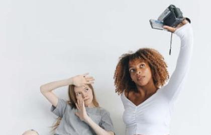 Hoàn toàn nắm lấy sự trở lại của thời trang thập niên 90